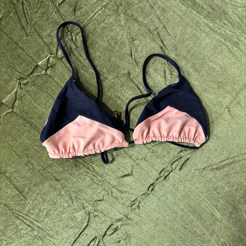 ❤️‍🔥 2/$10 Triangle bikini top — Black — Multiple Sizes Available